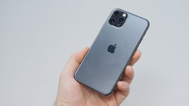Apple iPhone 11 Pro - v ruke