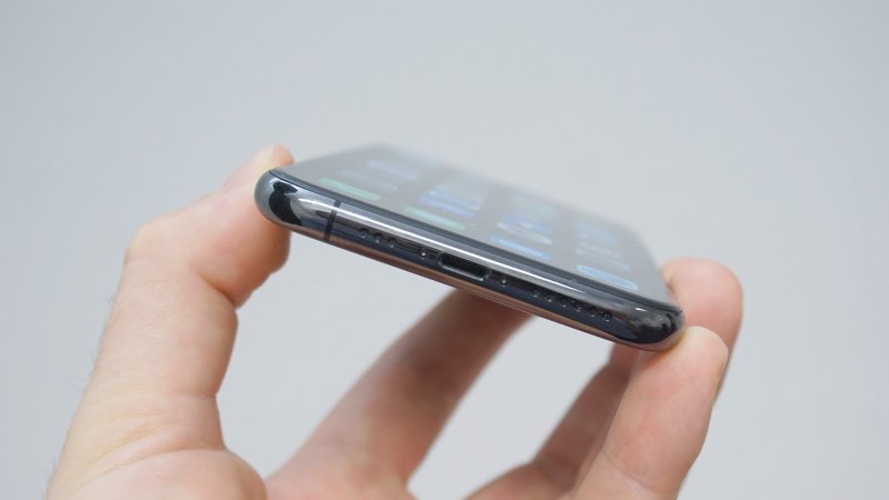 Apple iPhone 11 Pro - Lightning konektor