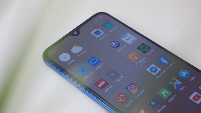 Xiaomi Mi 9 SE - displej detail
