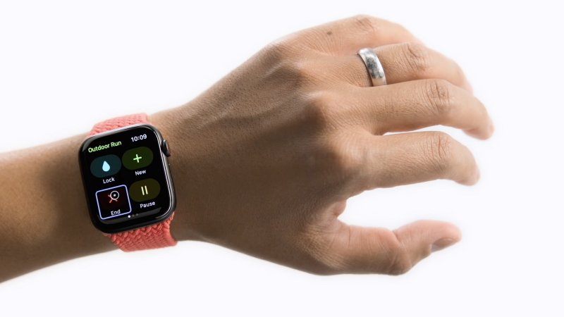 Apple Watch sa budú dať ovládať bezdotykovými gestami